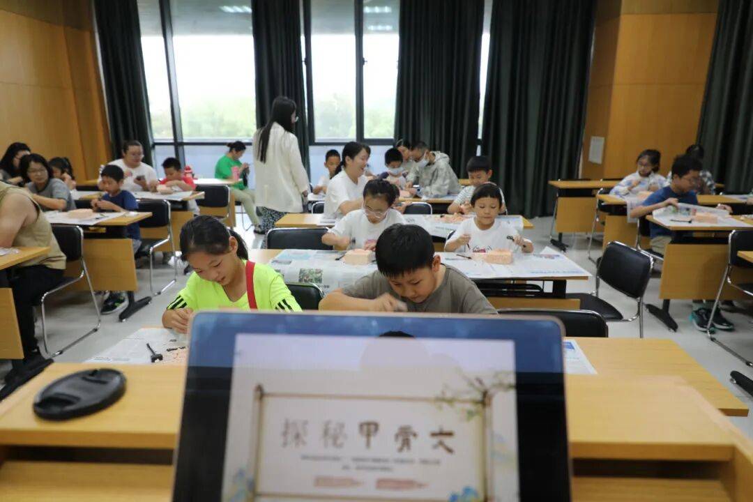 金坛图书馆国庆中秋活动精彩回顾 | 举国同欢庆<strong></p>
<p>华菱钢铁股票</strong>，月满聚中秋