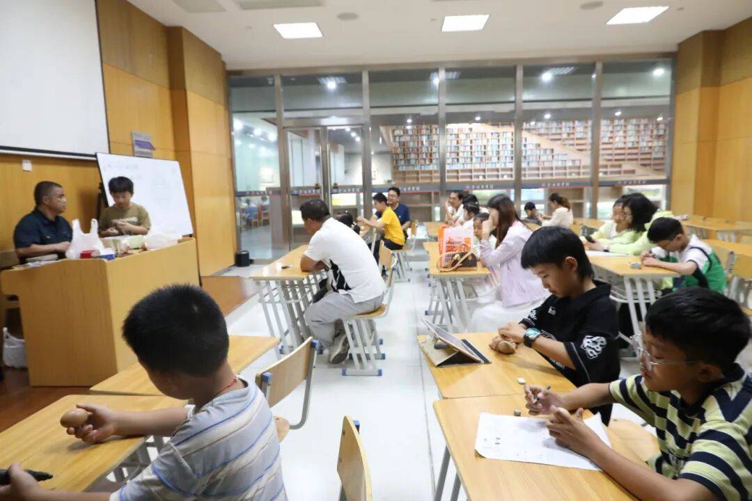 金坛图书馆国庆中秋活动精彩回顾 | 举国同欢庆<strong></p>
<p>华菱钢铁股票</strong>，月满聚中秋