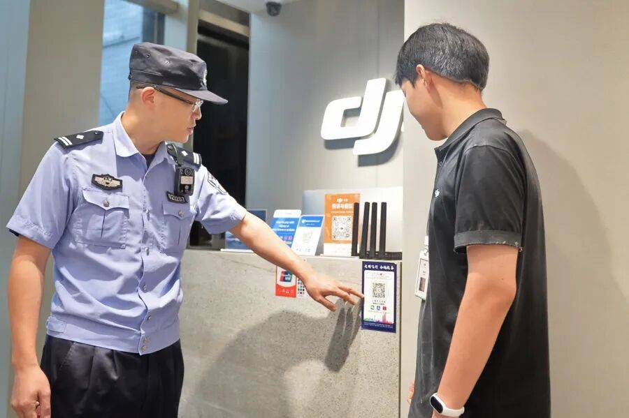 突然群发<strong></p>
<p>攀钢钒钛股票</strong>！大批上海市民收到警方短信！全市爆火网红已被锁定...有爸爸因孩子违规被罚款