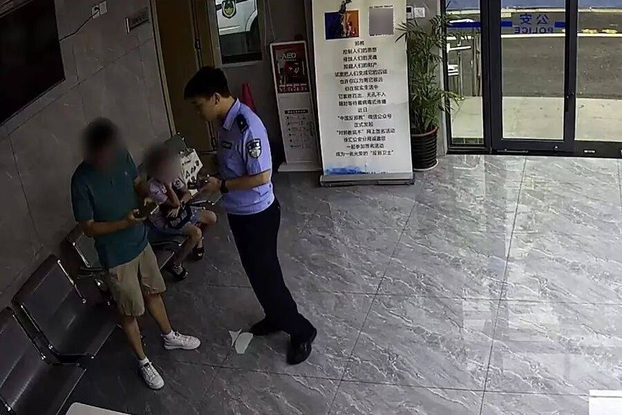 突然群发<strong></p>
<p>攀钢钒钛股票</strong>！大批上海市民收到警方短信！全市爆火网红已被锁定...有爸爸因孩子违规被罚款