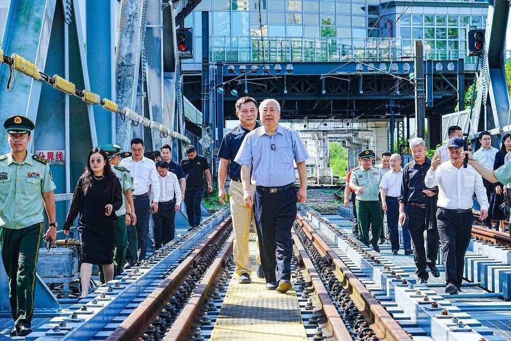 70年前<strong></p>
<p>攀钢钒钛股票</strong>，钱学森经罗湖口岸归国！武警广东总队深圳第二支队开展纪念活动