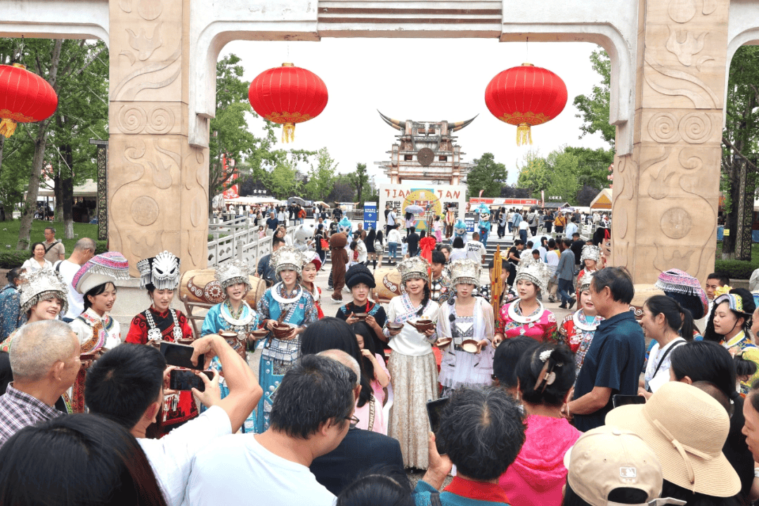 同比增长27%<strong></p>
<p>奥普光电股票</strong>!双节假期天河潭景区接待游客超21万人次