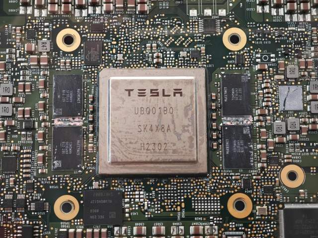 将特斯拉砍成“铁皮房”的<strong></p>
<p>奥普光电股票</strong>，是马斯克新的万亿对赌协议