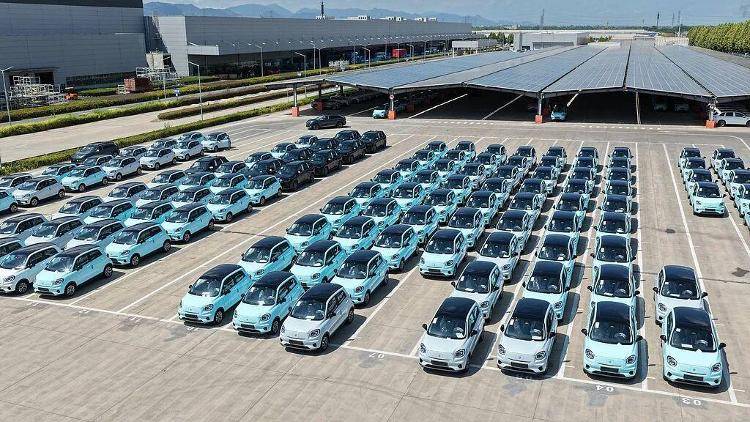 加拿大一地要求取消对中国电动汽车100%关税