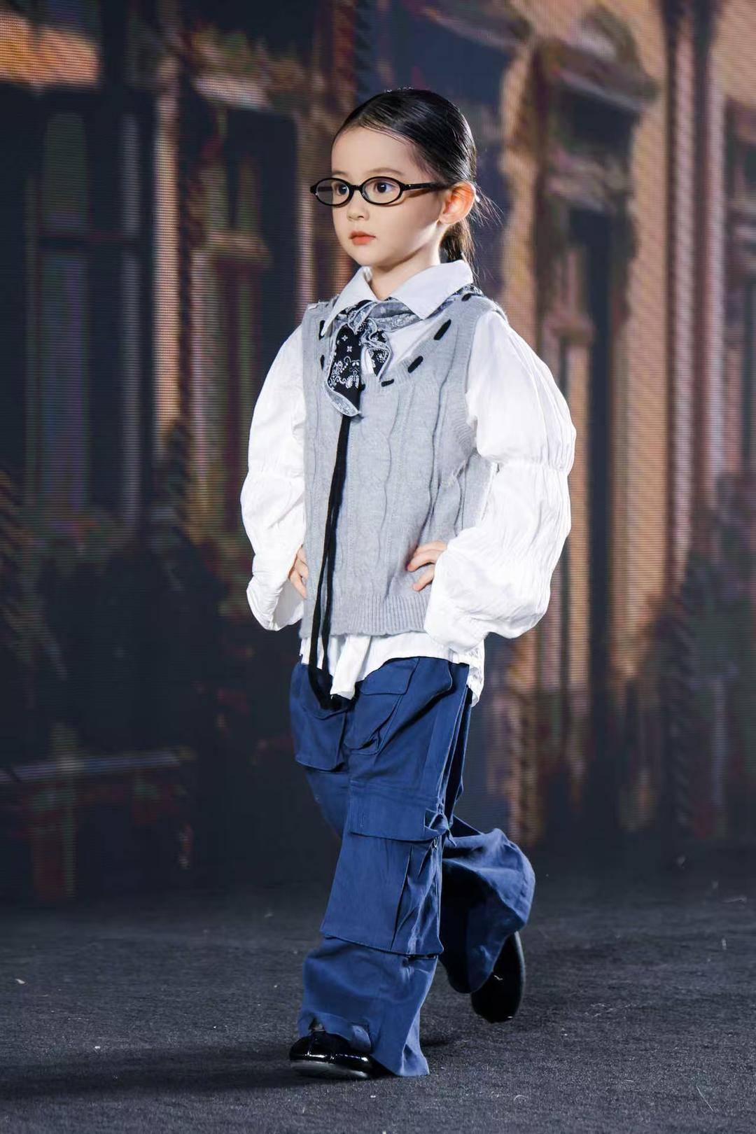 非遗惊艳、萌娃抢镜、大码模特出圈<strong></p>
<p>新华百货股票</strong>！南京国际时尚周看点太密