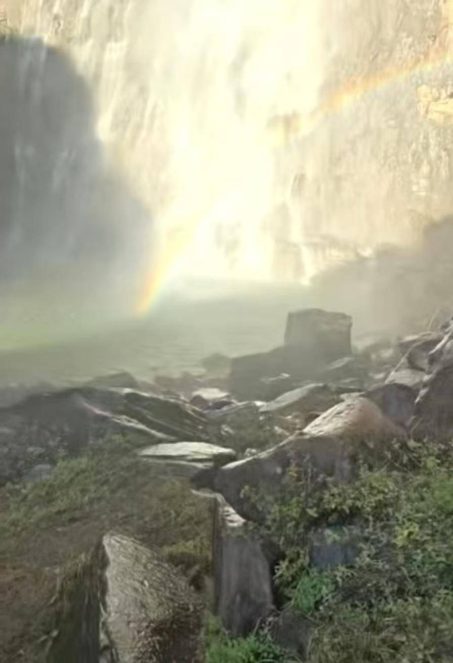 在南太行瀑布拍照时坠崖男大学生确认身亡<strong></p>
<p>四方达股票</strong>,救援人员:潜入水潭3米深处找到遗体,已转交给家属