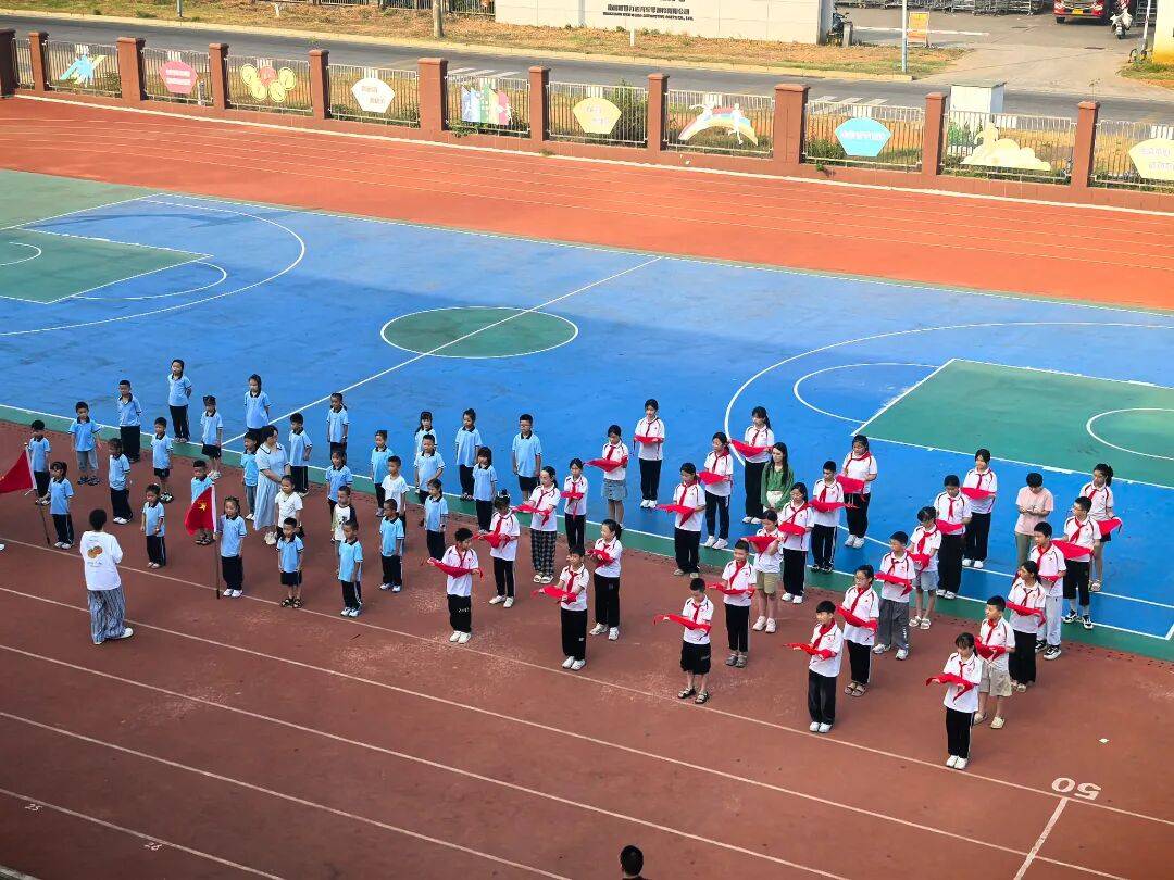 <strong></p>
<p>股票论坛网</strong>我县各级少先队组织开展“强国复兴有我 争当新时代好少年”建队日主题活动