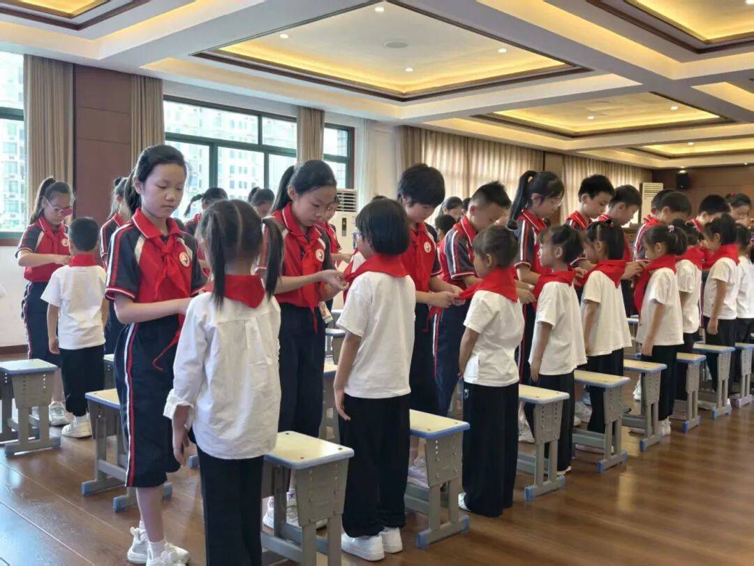 <strong></p>
<p>股票论坛网</strong>我县各级少先队组织开展“强国复兴有我 争当新时代好少年”建队日主题活动