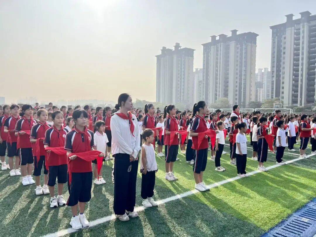 <strong></p>
<p>股票论坛网</strong>我县各级少先队组织开展“强国复兴有我 争当新时代好少年”建队日主题活动