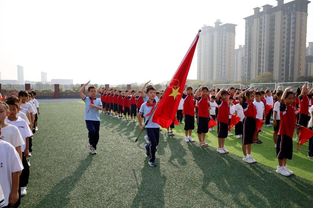 <strong></p>
<p>股票论坛网</strong>我县各级少先队组织开展“强国复兴有我 争当新时代好少年”建队日主题活动