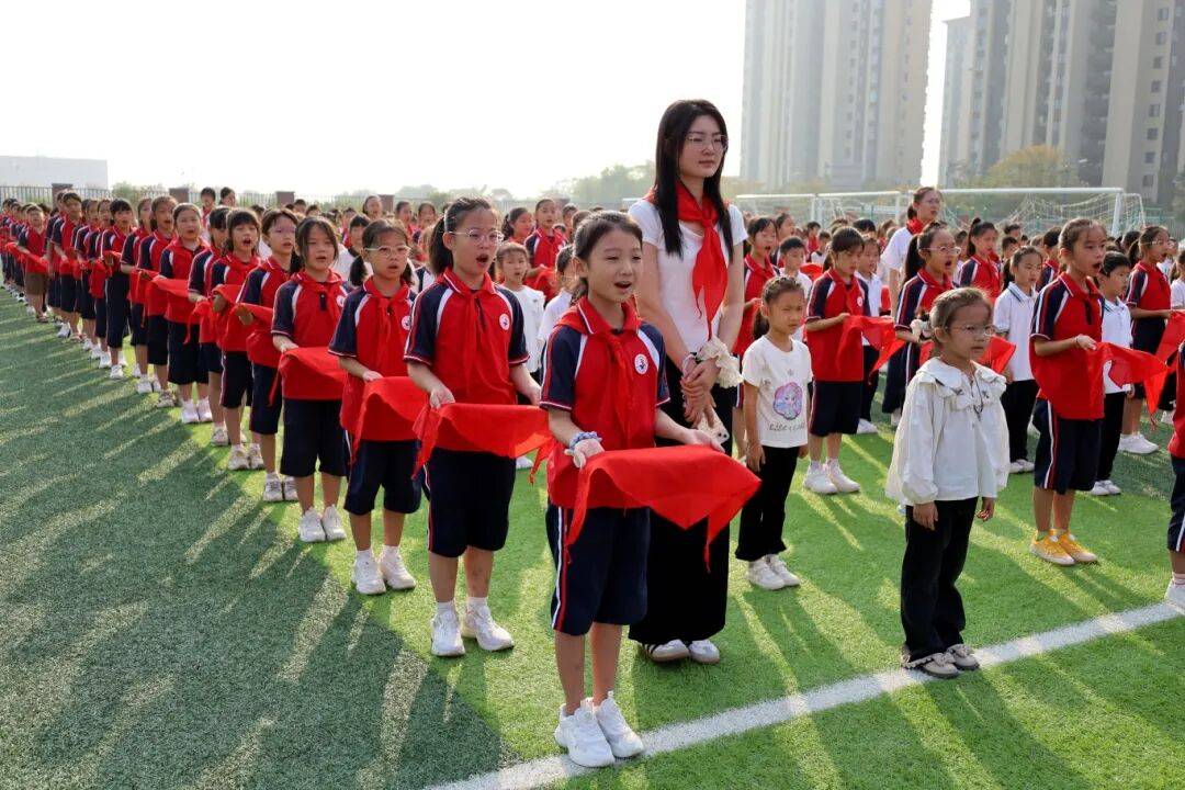 <strong></p>
<p>股票论坛网</strong>我县各级少先队组织开展“强国复兴有我 争当新时代好少年”建队日主题活动