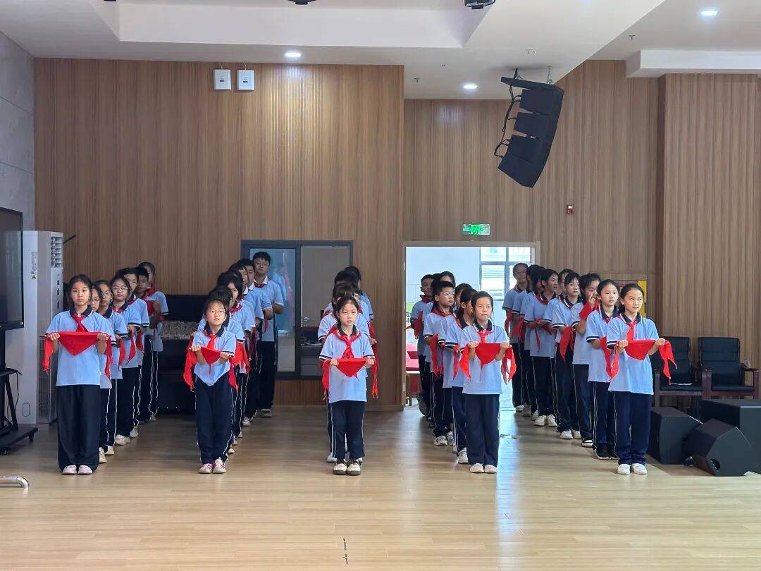 <strong></p>
<p>股票论坛网</strong>我县各级少先队组织开展“强国复兴有我 争当新时代好少年”建队日主题活动