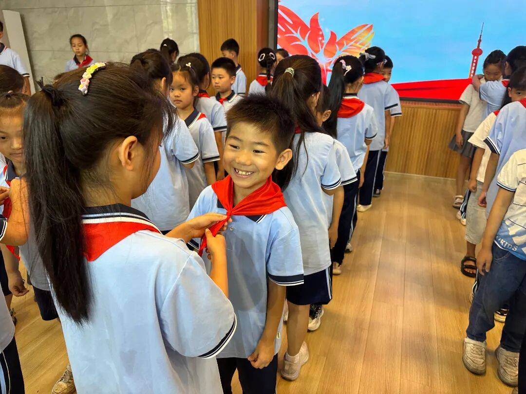 <strong></p>
<p>股票论坛网</strong>我县各级少先队组织开展“强国复兴有我 争当新时代好少年”建队日主题活动