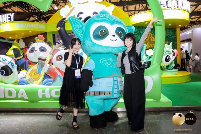 百余款产品闪耀CLE中国授权展 “熊猫家园”产业化成果丰硕