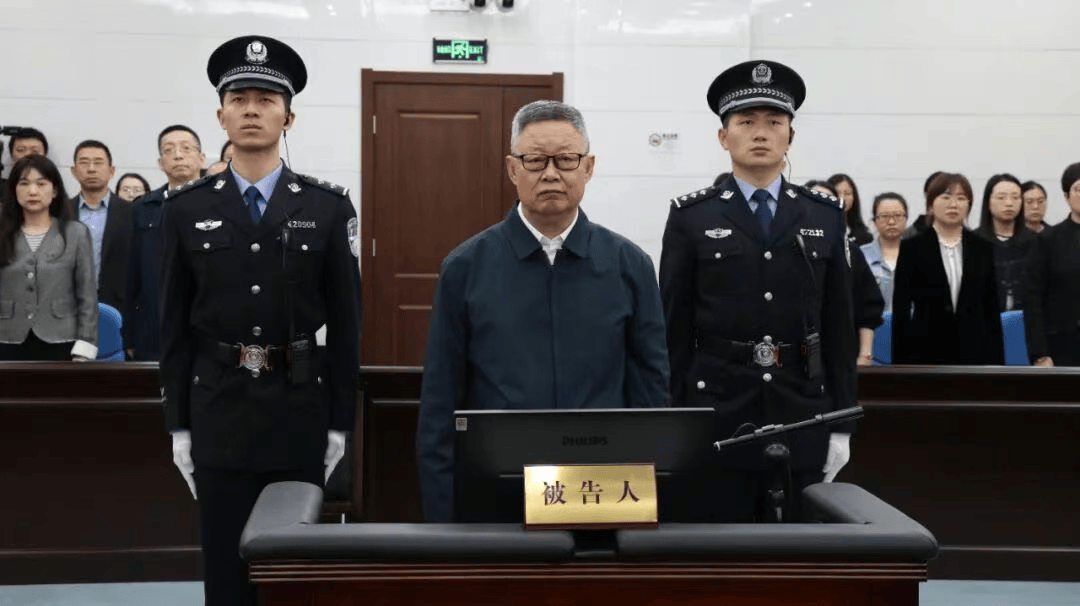 首次披露:副部级王波<strong></p>
<p>股票论坛网</strong>,被查前一个月还在捞钱!