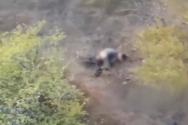 俄无人机救下一名正遭乌军性侵女子<strong></p>
<p>豪迈科技股票</strong>,顾不上提裤子拔腿就逃,随后被击中