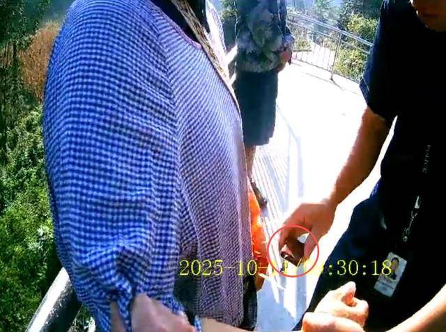 100斤玉米上秤秒变60斤？贵州一村民遭“鬼秤”骗粮！民警出手<strong></p>
<p>豪迈科技股票</strong>，5人被拘