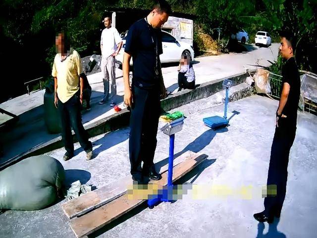 100斤玉米上秤秒变60斤？贵州一村民遭“鬼秤”骗粮！民警出手<strong></p>
<p>豪迈科技股票</strong>，5人被拘