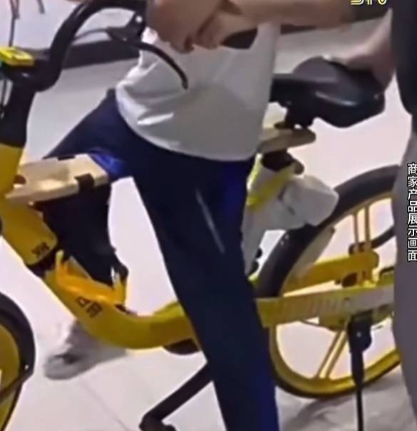 看着都疼<strong></p>
<p>豪迈科技股票</strong>！上海街头一男子突然求助：10岁女儿被死死卡住！这个行为太危险→