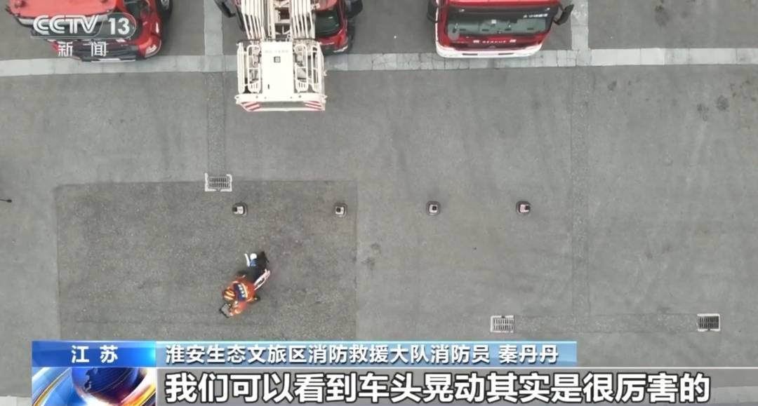 看着都疼<strong></p>
<p>豪迈科技股票</strong>！上海街头一男子突然求助：10岁女儿被死死卡住！这个行为太危险→