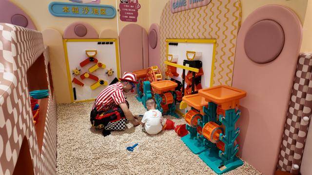 海底捞<strong></p>
<p>豪迈科技股票</strong>,和西贝“抢娃”