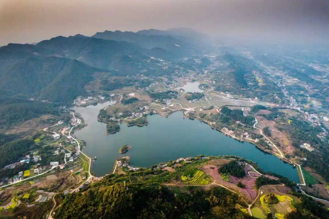 第三批“巴蜀美丽庭院示范片”项目<strong></p>
<p>东晶电子股票</strong>，全部完工！