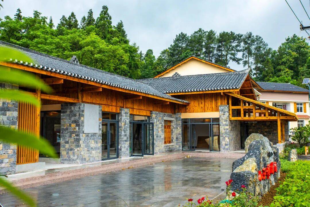 第三批“巴蜀美丽庭院示范片”项目<strong></p>
<p>东晶电子股票</strong>，全部完工！