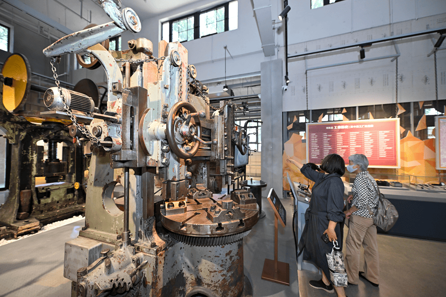 工厂为何成为“网红打卡地”<strong></p>
<p>东晶电子股票</strong>？