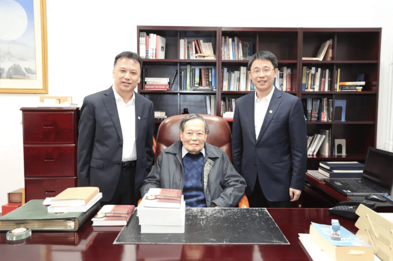 杨振宁为什么连续32年担任东莞理工学院名誉校长<strong></p>
<p>东晶电子股票</strong>？