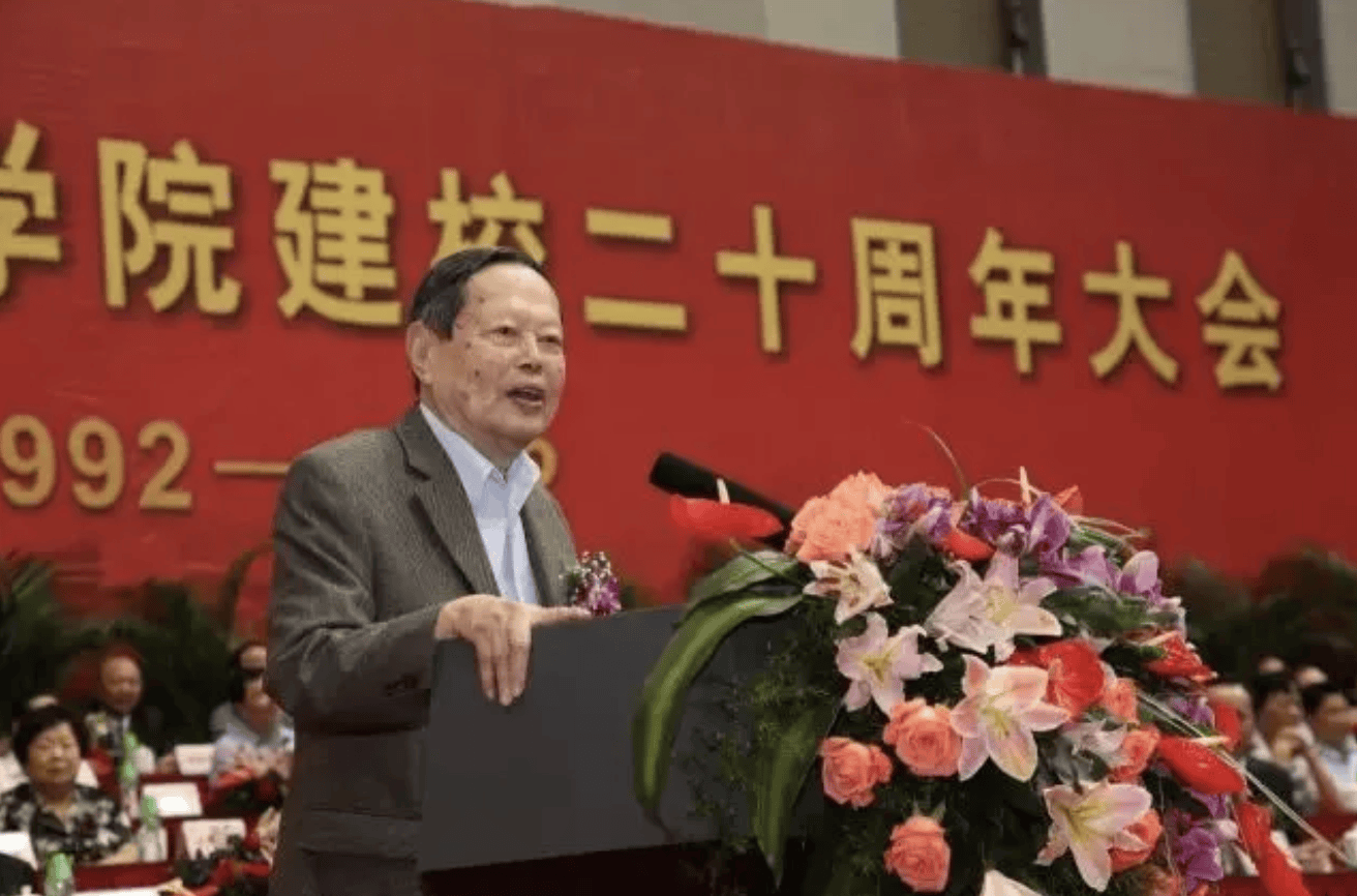 杨振宁为什么连续32年担任东莞理工学院名誉校长<strong></p>
<p>东晶电子股票</strong>？