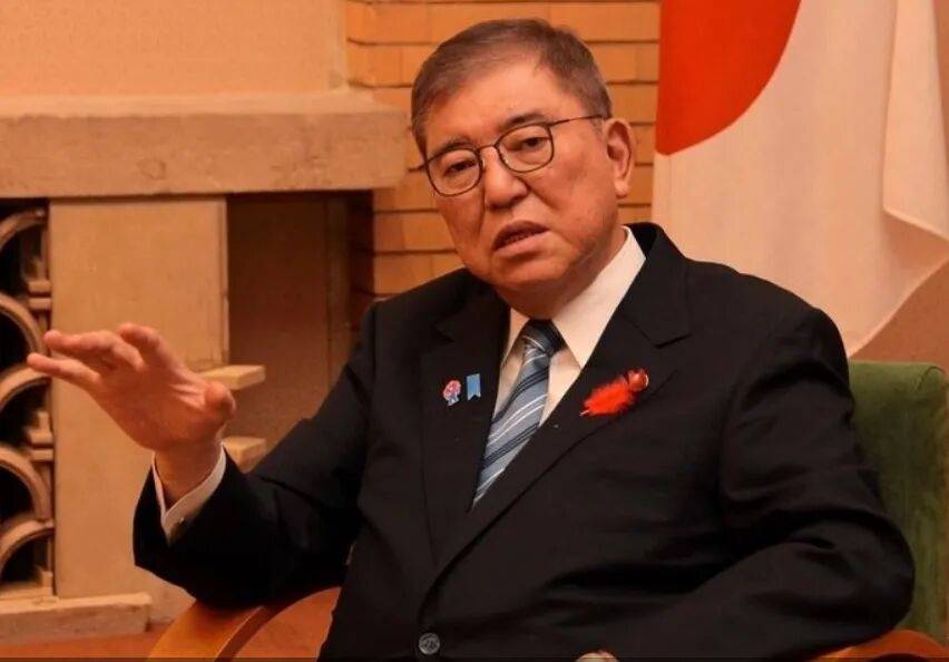 石破茂卸任当天<strong></p>
<p>云南白药股票</strong>，离开官邸时笑得合不拢嘴；此前吐槽当首相太累，没多少让人开心的事情