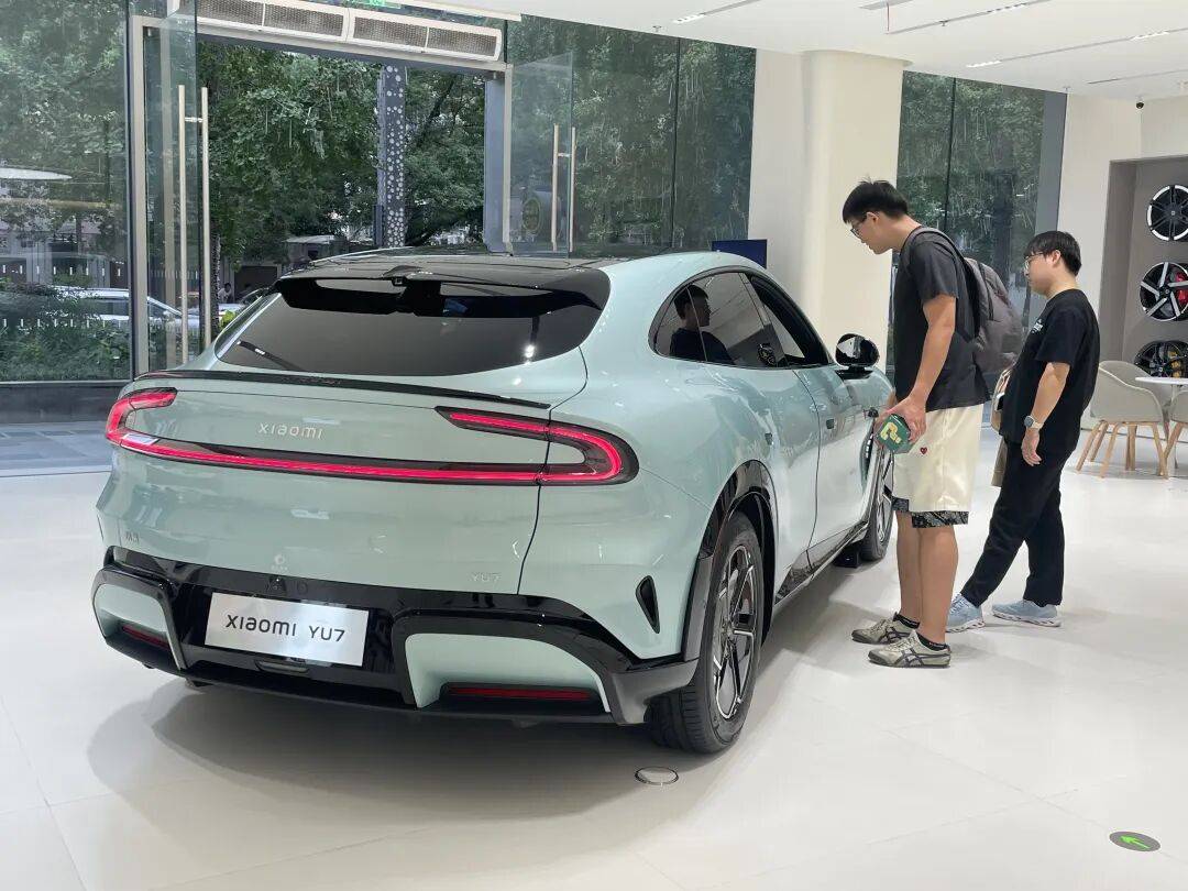 车轮飞滚十余米!武汉小米SU7断轴撞护栏<strong></p>
<p>云南白药股票</strong>,一月内两起脱落事故,官方回应仍含糊