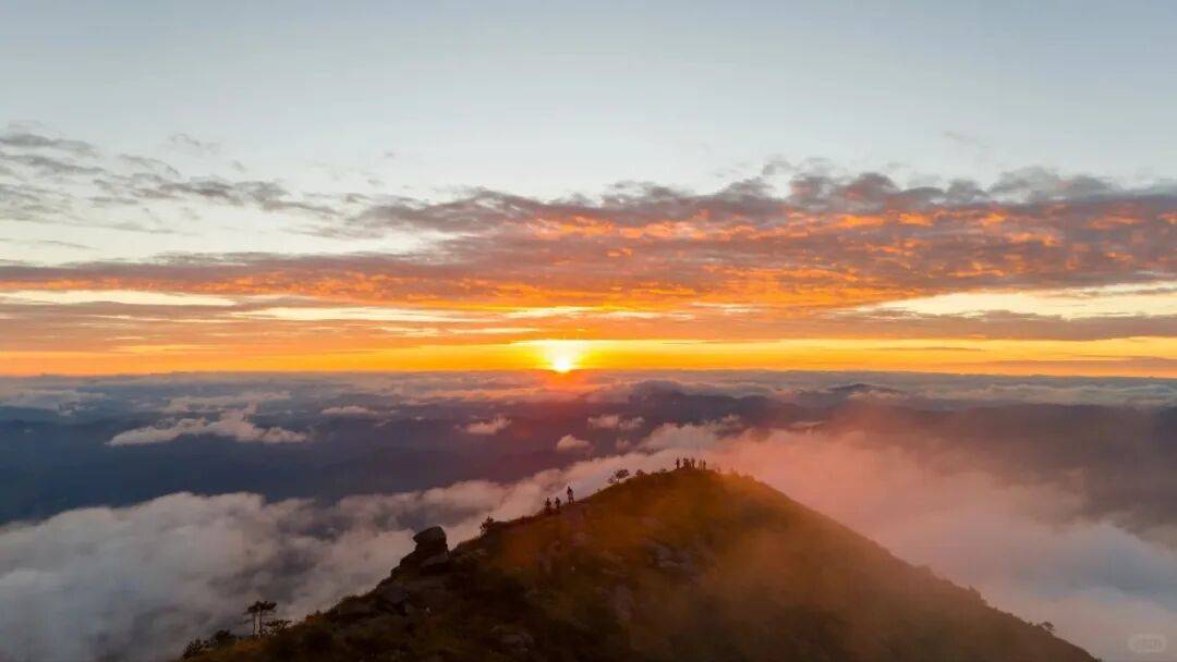 为什么年轻人迷上了爬山？ | 秋高气爽<strong></p>
<p>云南白药股票</strong>，是时候出发了→