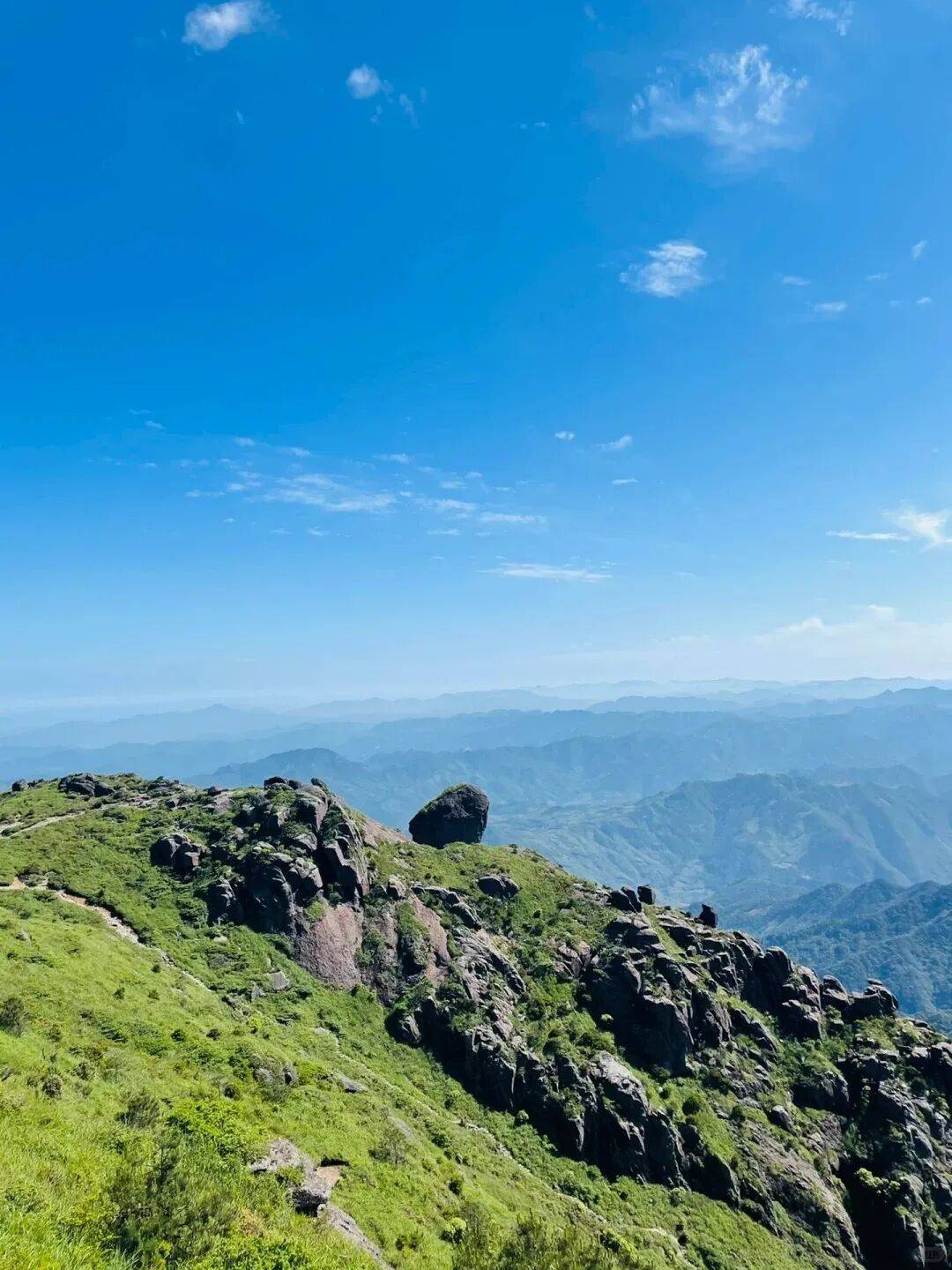 为什么年轻人迷上了爬山？ | 秋高气爽<strong></p>
<p>云南白药股票</strong>，是时候出发了→