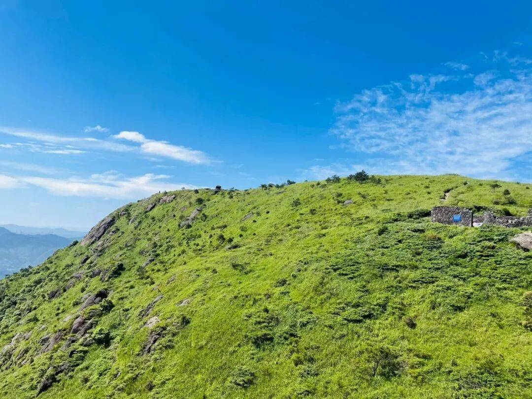 为什么年轻人迷上了爬山？ | 秋高气爽<strong></p>
<p>云南白药股票</strong>，是时候出发了→