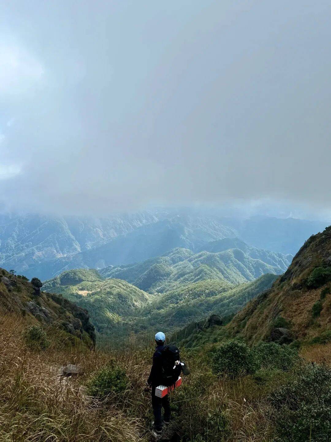 为什么年轻人迷上了爬山？ | 秋高气爽<strong></p>
<p>云南白药股票</strong>，是时候出发了→