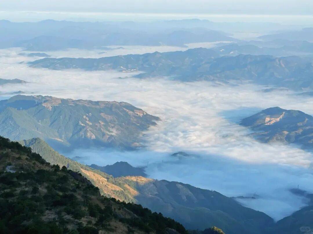 为什么年轻人迷上了爬山？ | 秋高气爽<strong></p>
<p>云南白药股票</strong>，是时候出发了→