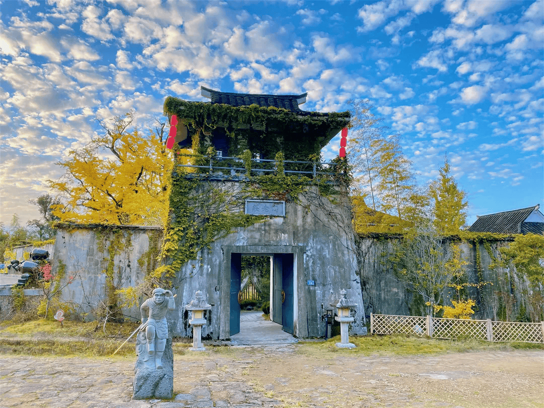 为什么年轻人迷上了爬山？ | 秋高气爽<strong></p>
<p>云南白药股票</strong>，是时候出发了→