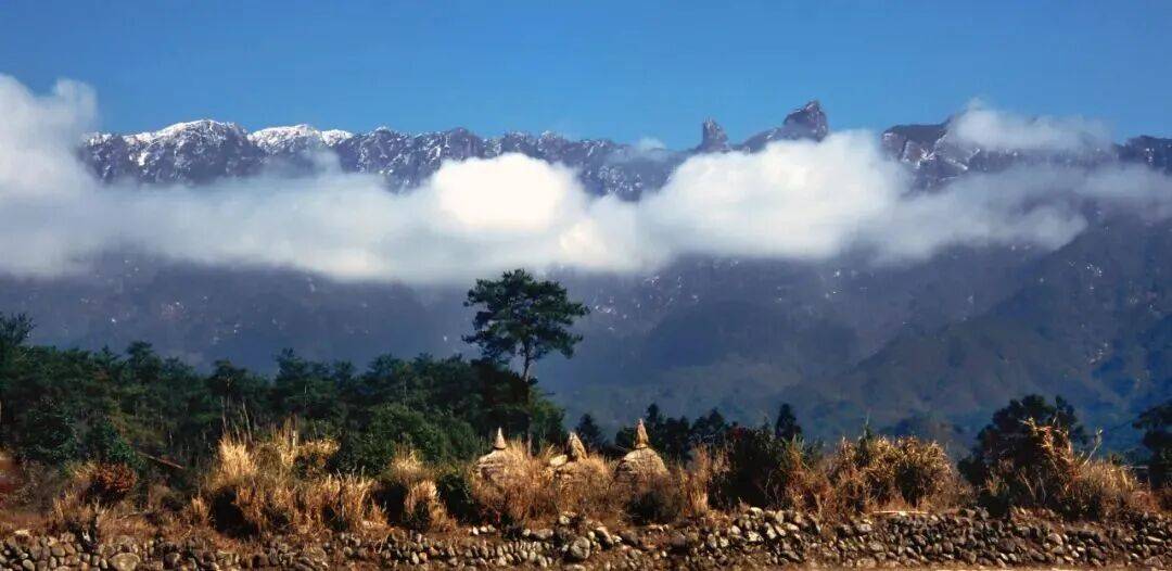 为什么年轻人迷上了爬山？ | 秋高气爽<strong></p>
<p>云南白药股票</strong>，是时候出发了→