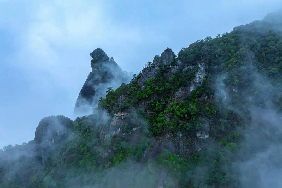 为什么年轻人迷上了爬山？ | 秋高气爽<strong></p>
<p>云南白药股票</strong>，是时候出发了→