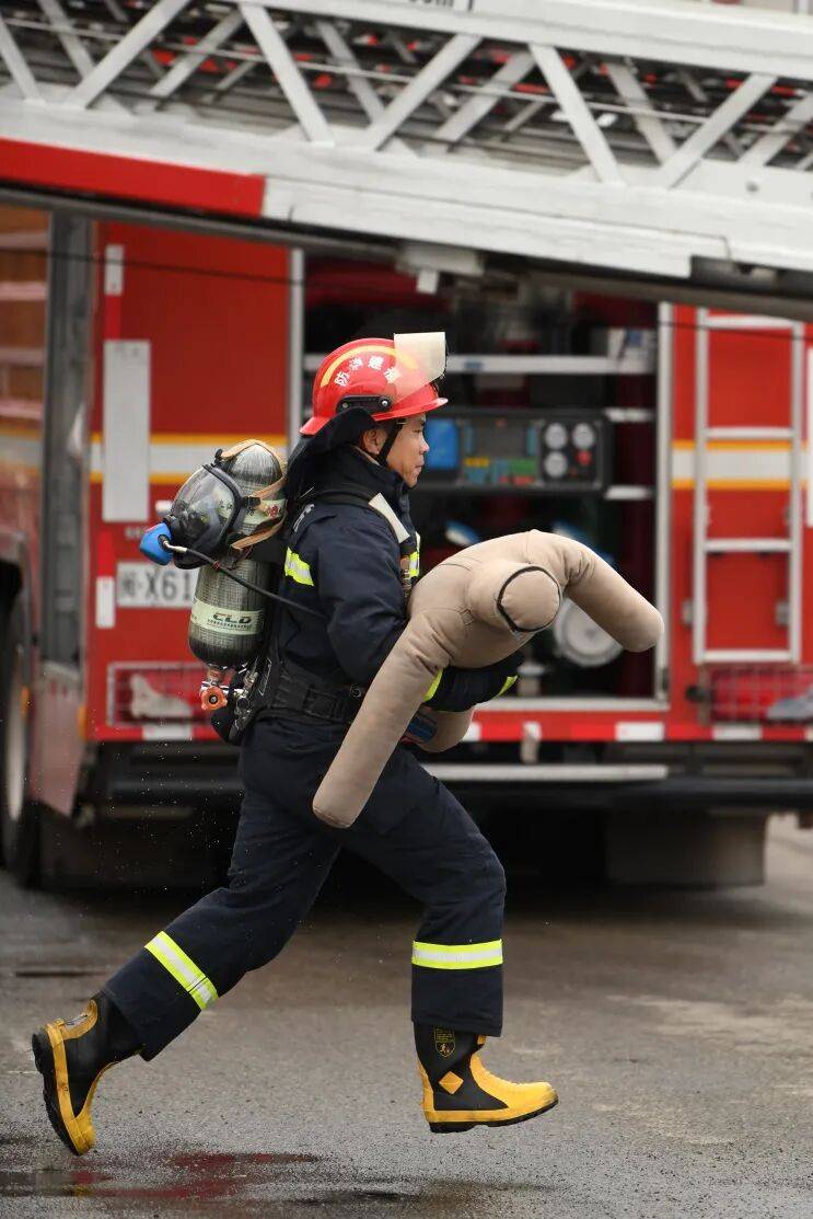 燃动赛场<strong></p>
<p>三友化工股票</strong>！三明消防激战 2025全省岗位练兵“龙虎榜”比武