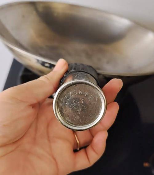 铁锅用了二三十年仍不粘不锈<strong></p>
<p>英特尔股票</strong>,女子在线寻厂家想“再买一个”,厂家称已停产