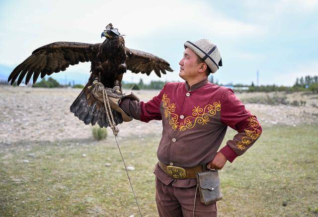 青年说 | 到中亚<strong></p>
<p>英特尔股票</strong>，奔赴一场激动人心的“探秘”