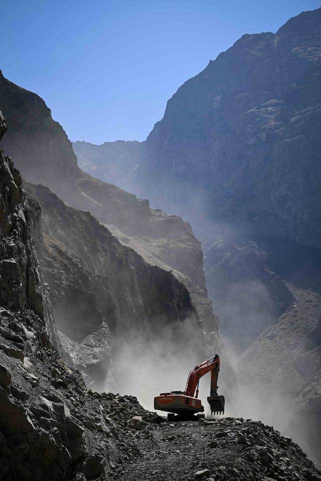 青年说 | 到中亚<strong></p>
<p>英特尔股票</strong>，奔赴一场激动人心的“探秘”