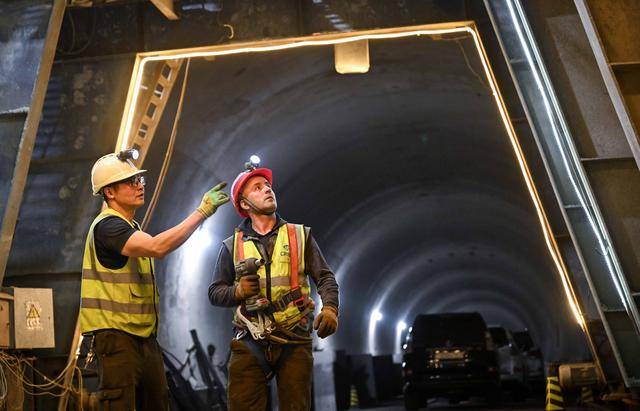 青年说 | 到中亚<strong></p>
<p>英特尔股票</strong>，奔赴一场激动人心的“探秘”