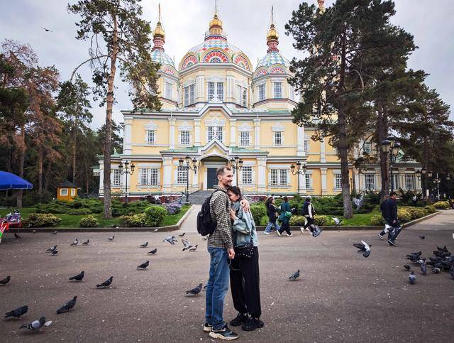 青年说 | 到中亚<strong></p>
<p>英特尔股票</strong>，奔赴一场激动人心的“探秘”