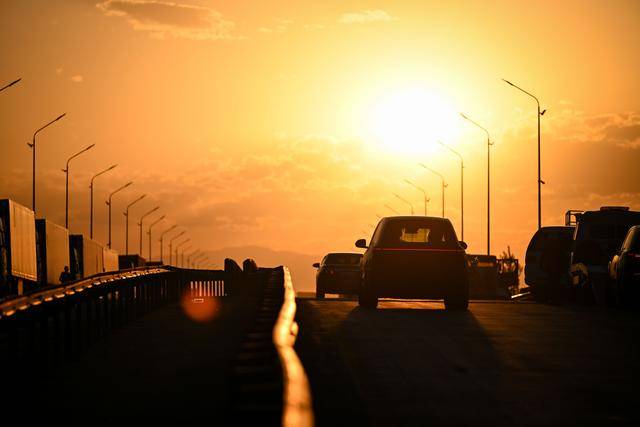 青年说 | 到中亚<strong></p>
<p>英特尔股票</strong>，奔赴一场激动人心的“探秘”