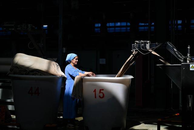 青年说 | 到中亚<strong></p>
<p>英特尔股票</strong>，奔赴一场激动人心的“探秘”