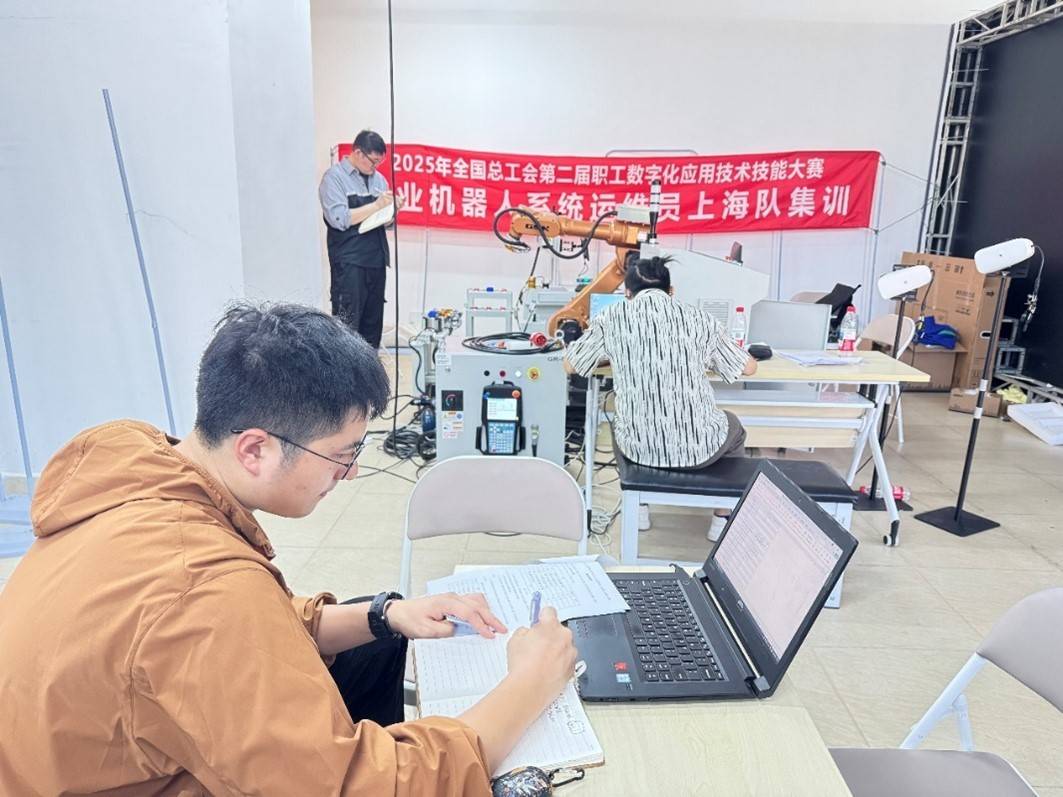 上海机器人系统运维选手集训有序推进<strong></p>
<p>英特尔股票</strong>,“破阵”指日可待