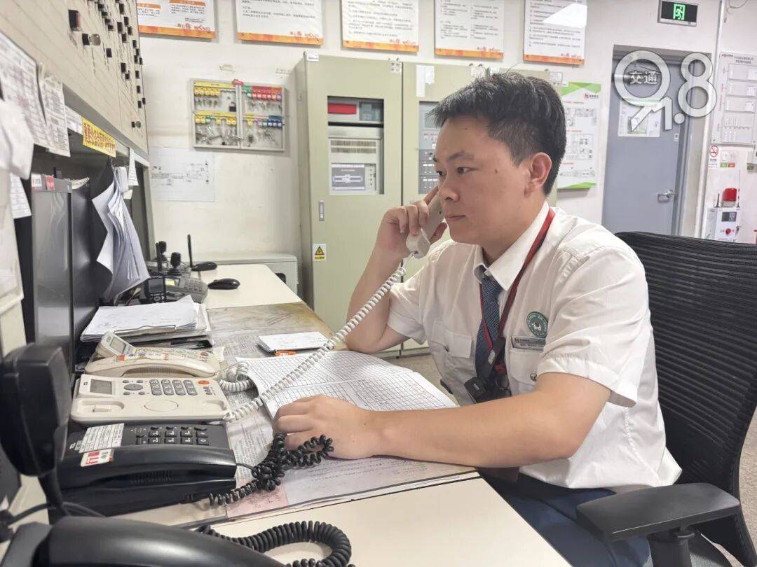 杭州地铁内<strong></p>
<p>马钢股份股票</strong>，女乘客突然崩溃大哭！紧接着……这一幕被拍下